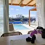 Utopia, Villa *