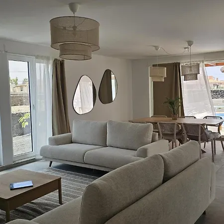 Utopia, Вилла Лахарес