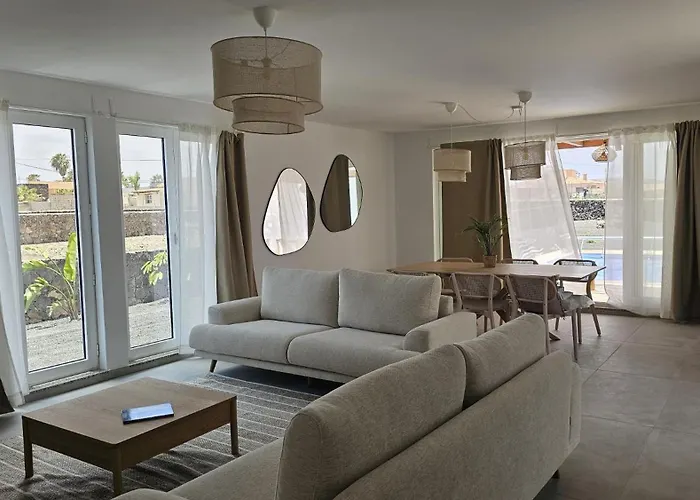 Utopía, Villa Lajares