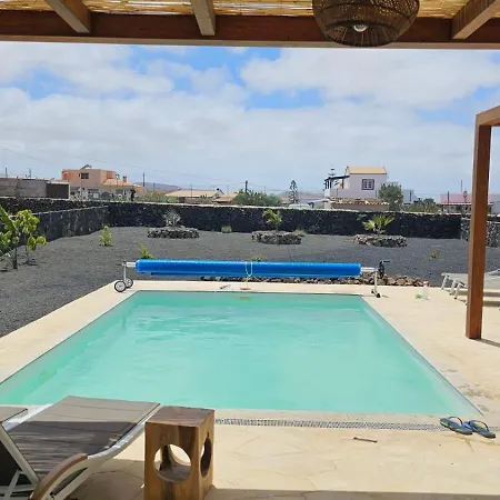 Utopia, Villa Lajares