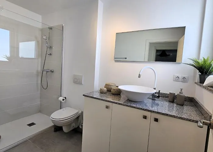 ヴィラ Utopia, ラハレス