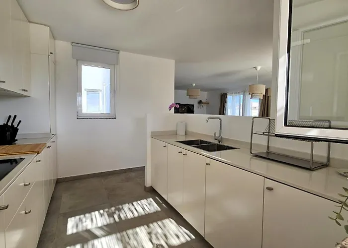 Utopia, ラハレス